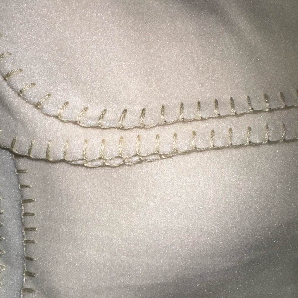Sentimental throw blanket in Cream. New no tags - Picture 3 of 8